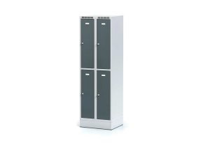 kovova satni skrinka s uloznymi boxy na soklu 4 boxy 1920 x 600 x 500 mm cylindricky zamek tmave sede dvere 126220