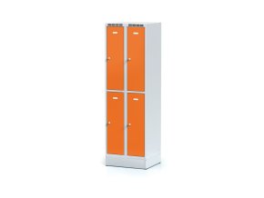 Kovová šatní skříňka s úložnými boxy na soklu, 4 boxy, 1920 x 600 x 500 mm, cylindrický zámek, oranžové dveře