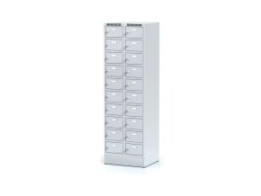 satni skrinka s uloznymi boxy na soklu 20 boxu 1920 x 600 x 500 mm cylindricky zamek sede dvere 11597