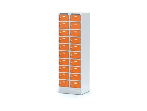 satni skrinka s uloznymi boxy na soklu 20 boxu 1920 x 600 x 500 mm cylindricky zamek oranzove dvere 11607