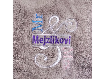 vysivka monogramu Mr Mrs