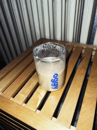 Ze svíčky kávičku? Jistě! Teda, nejdřív to chce nějakou tu hoďku (nebo padesát) tu svíčku pálit a užívat si vůně a...