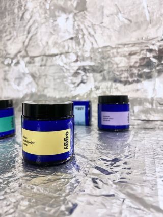 Venku svítí sluníčko, příroda se začíná probouzet a tak jsem logicky skočila v práci do vzduchotechniky a udělala svíčkám...