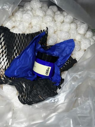 Swipujte pro oggy evoluci (na vlastní nebezpečí) 😅 Dneska mi přišel můj dlouho vysněnej černej voštinovej papír na balení...