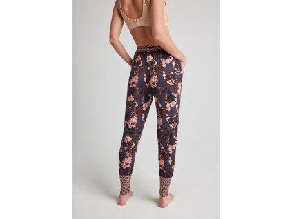 HR FW21 STUDIO 8507212 758 001