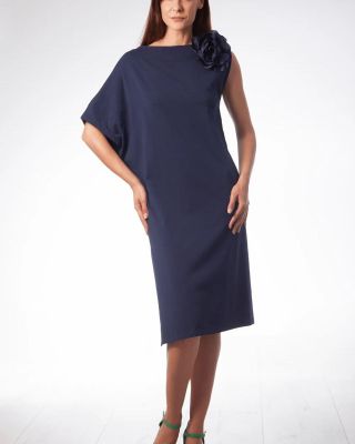 Modré asymetrické šaty Lolitas&L jsou perfektní 👌🏻.