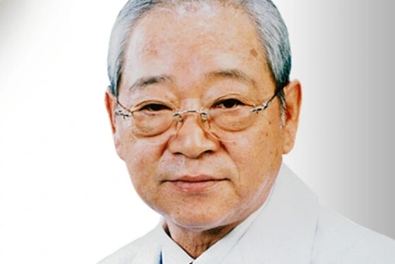 Vědec a mikrobiolog Iichiroh Ohhira Ph.D.