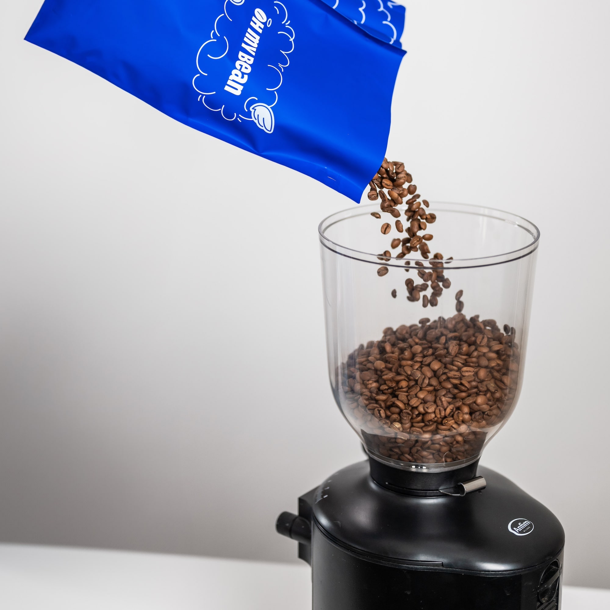 Celá vs. mletá zrna: Co vybrat?