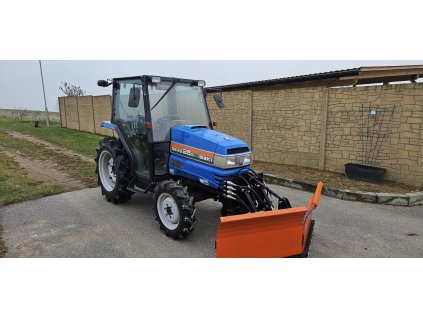 Malotraktor Iseki TG s kabinou a radlicí na sníh zimní speciál ok traktory 1
