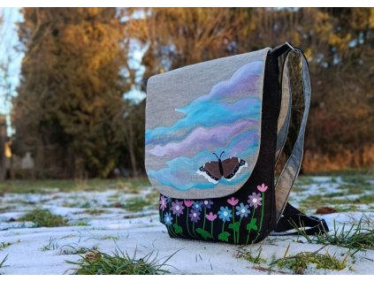 Nebe nad loukou  Kabelka s klopou