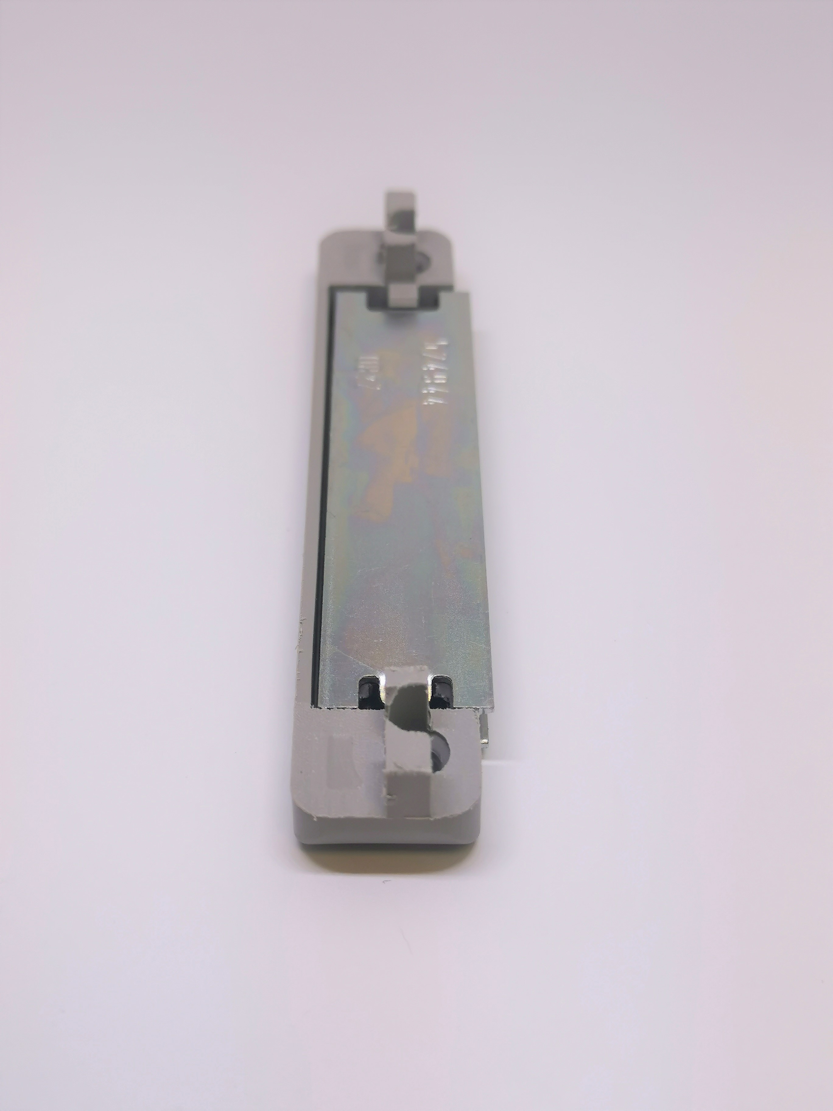 Magnetická západka ROTO NT pro 1-křídlé PVC dveře Výběr profilu: Salamander 2D;Salamander 3D;Salamander BluEvolution