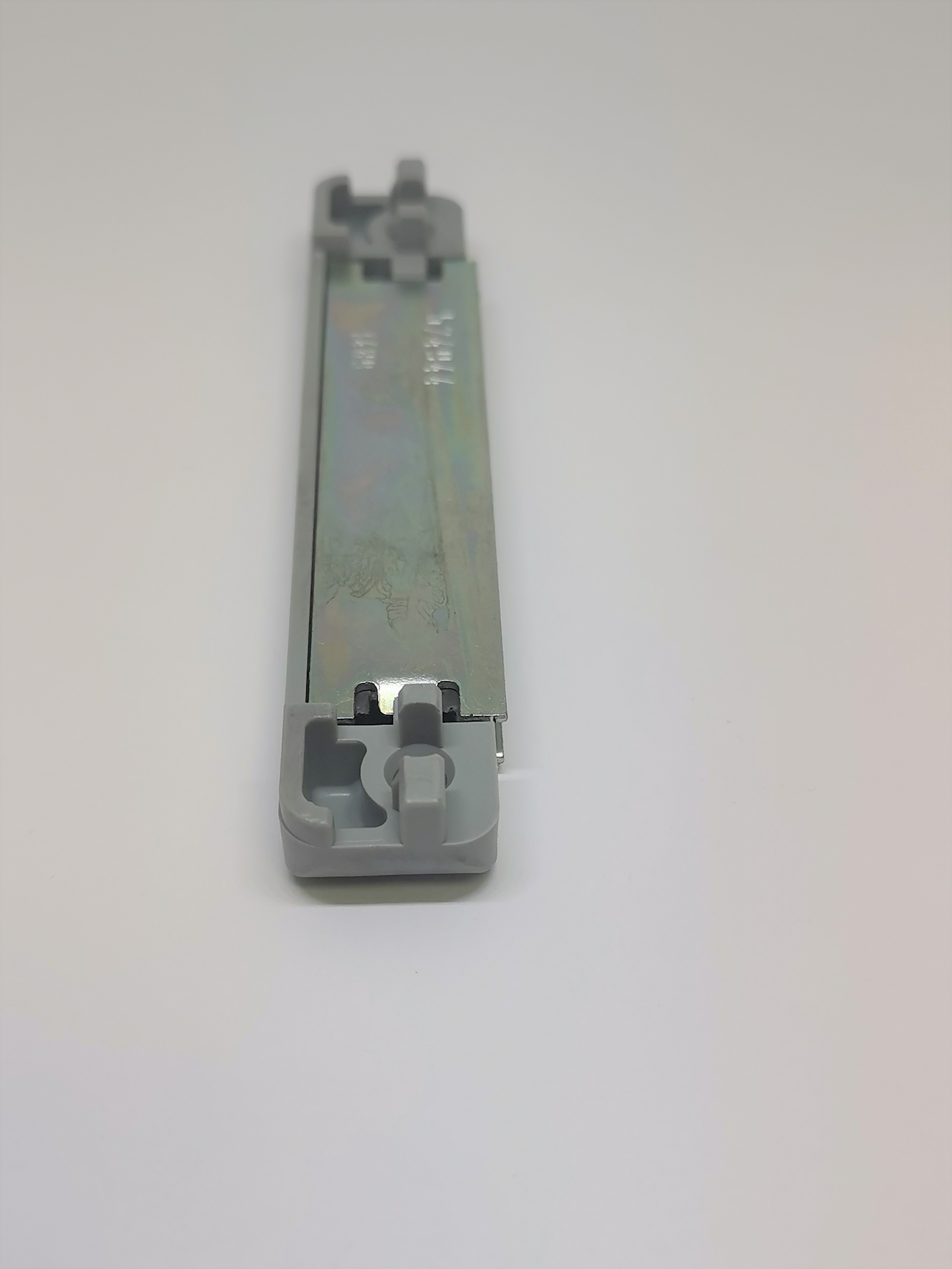 Magnetická západka ROTO NT pro 1-křídlé PVC dveře Výběr profilu: Aluplast 2000;Aluplast 3000;Schüco Corona CT70 AD;Schüco Corona CT70 MD