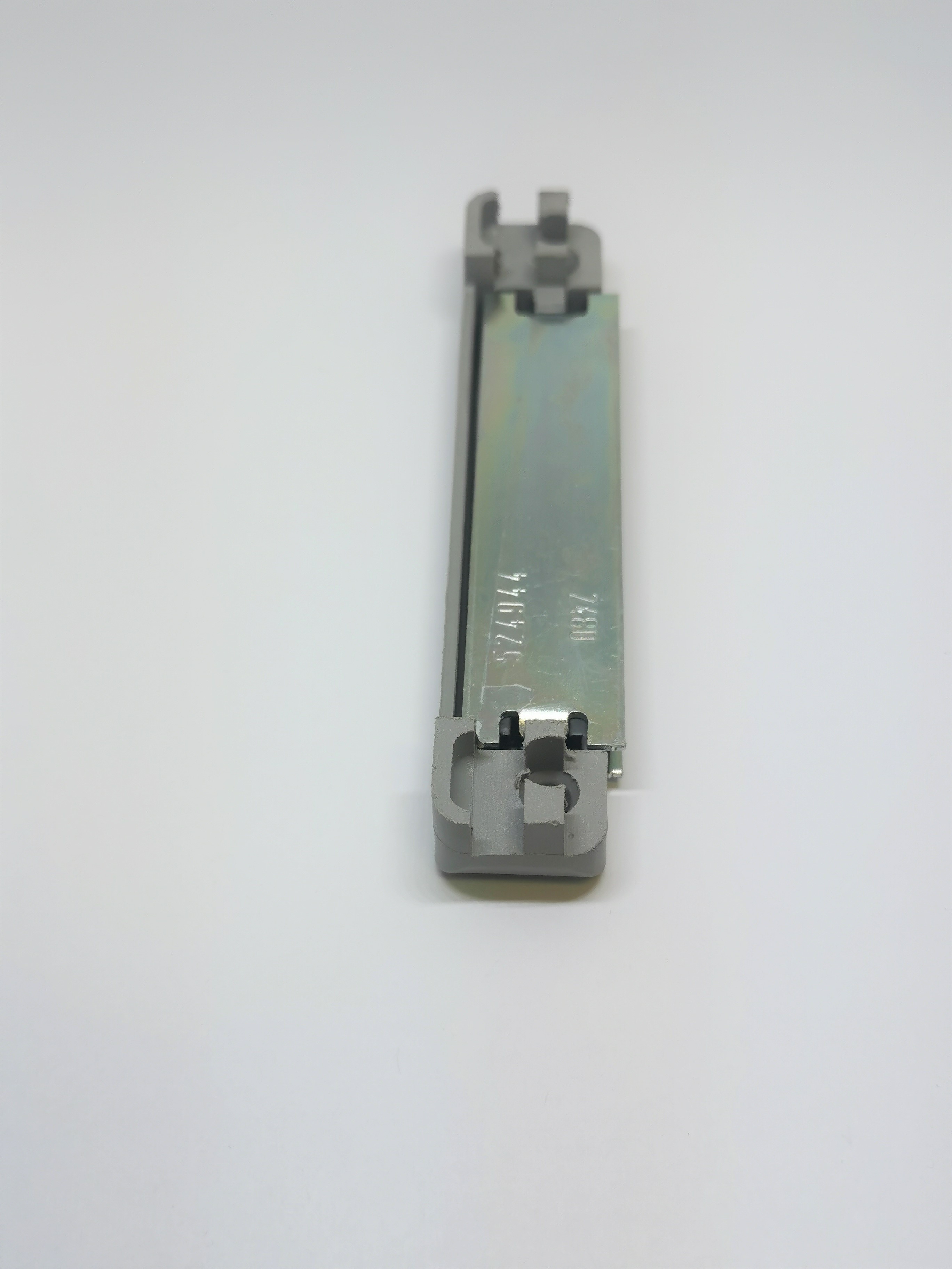 Magnetická západka ROTO NT pro 1-křídlé PVC dveře Výběr profilu: Aluplast 4000;Aluplast 5000;Aluplast 6000