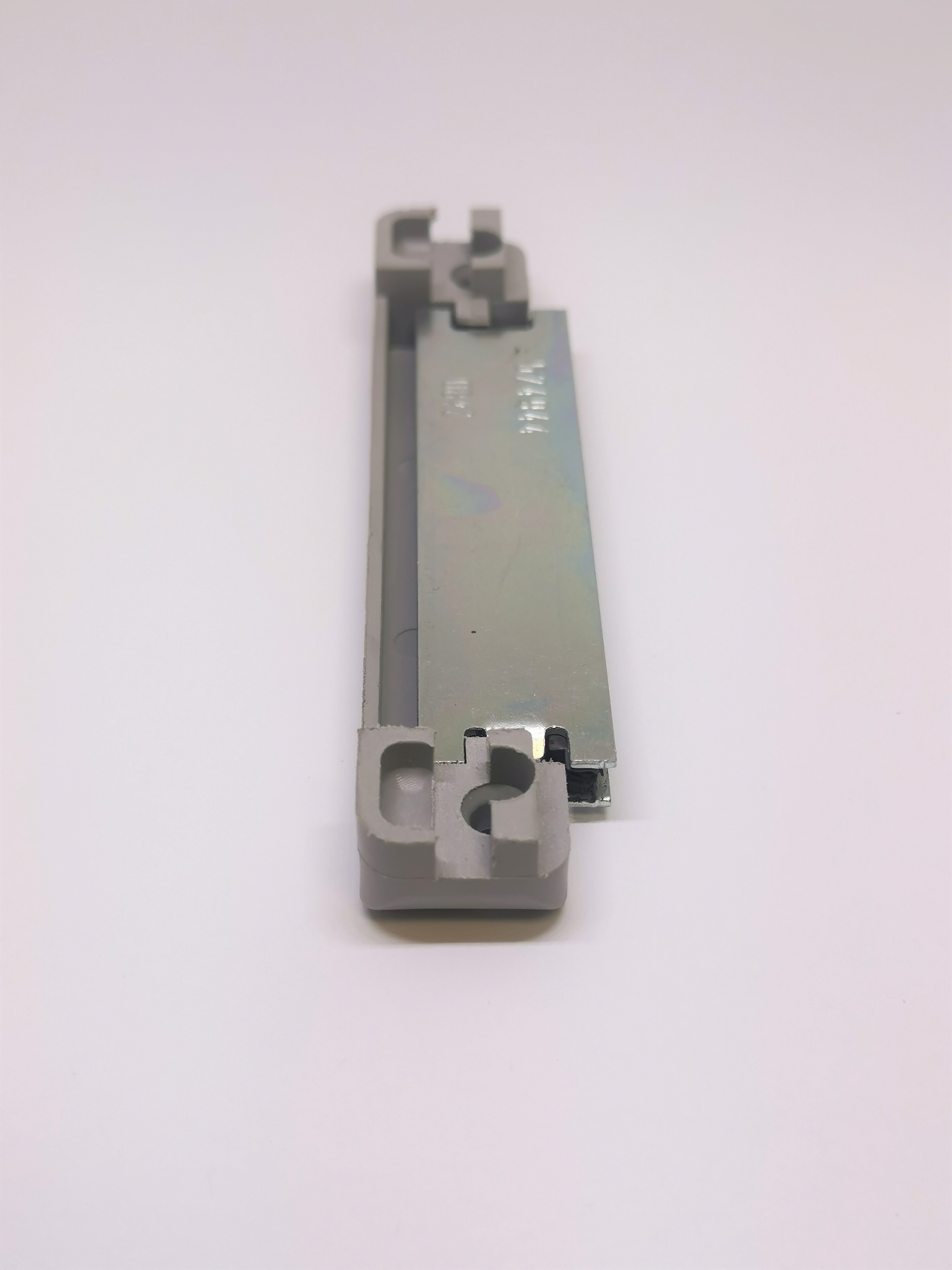 Magnetická západka ROTO NT pro 1-křídlé PVC dveře Výběr profilu: Gealan 3000;Gealan 7000