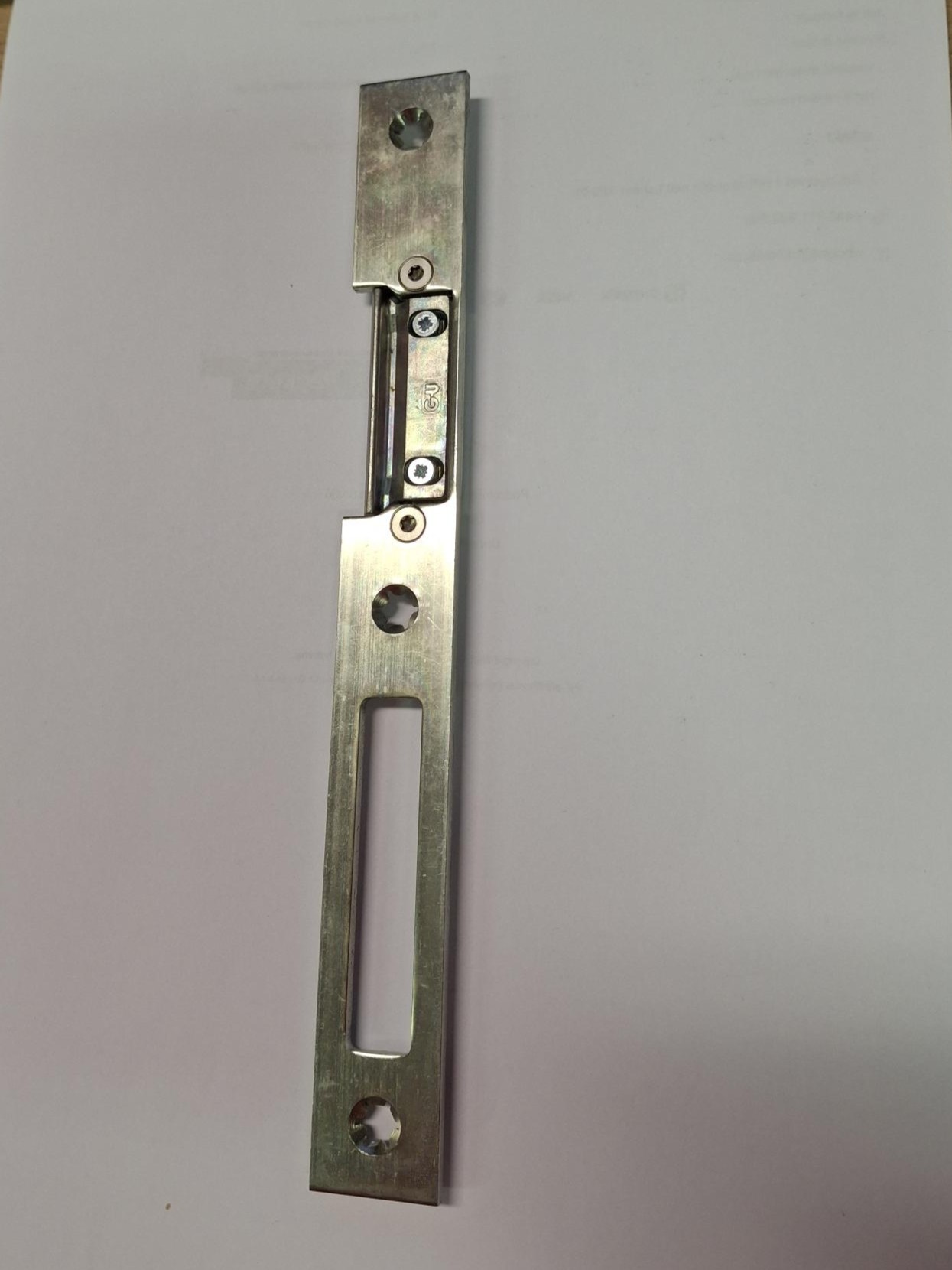 G-U Produkt Univerzální bezpečnostní přední dveře GU BKS s plochým protikusem s AT-kusem pravým, 24 x 215 x 3 mm