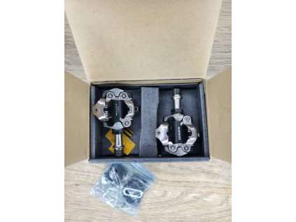 Shimano XT SPD PD-M8100 nášlapné pedály + kufry