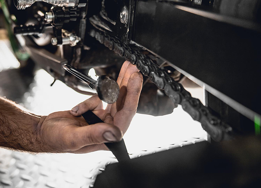 TECHNIKA MOTOCYKLU - správné napnutí řetězu