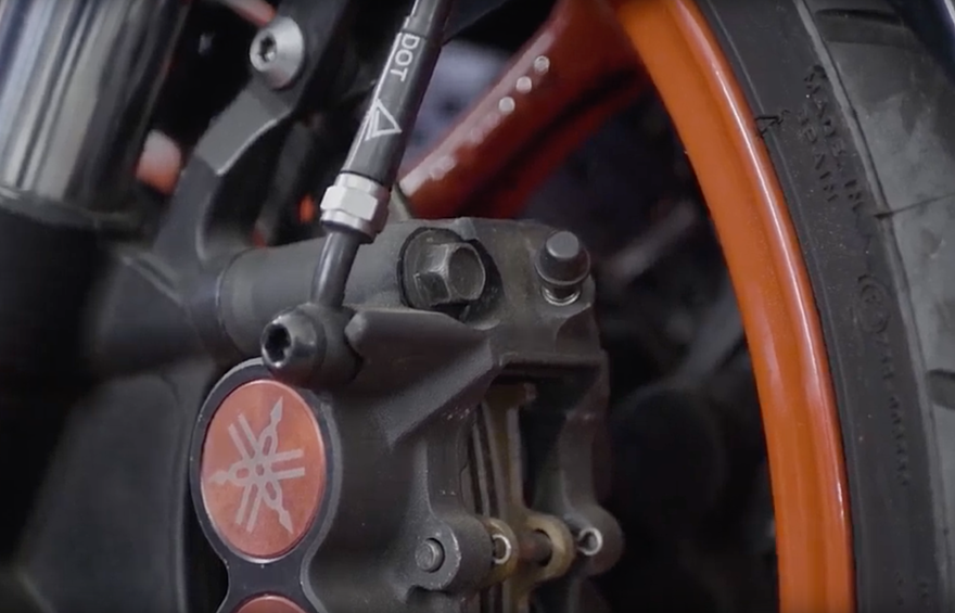 TECHNIKA MOTOCYKLU - odvzdušnění brzd