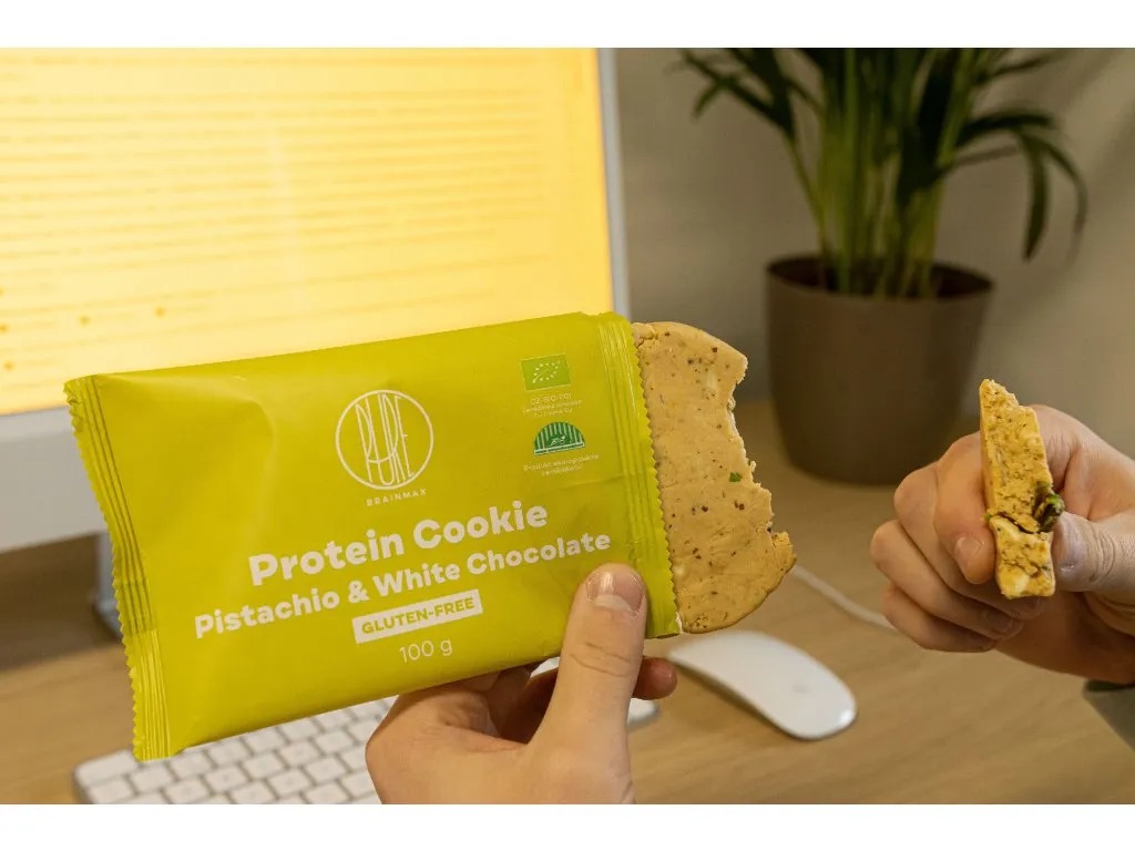 32051-5_46412-4-10x-brainmax-pure-protein-cookie-pistacie-bila-cokolada-bio-60-g