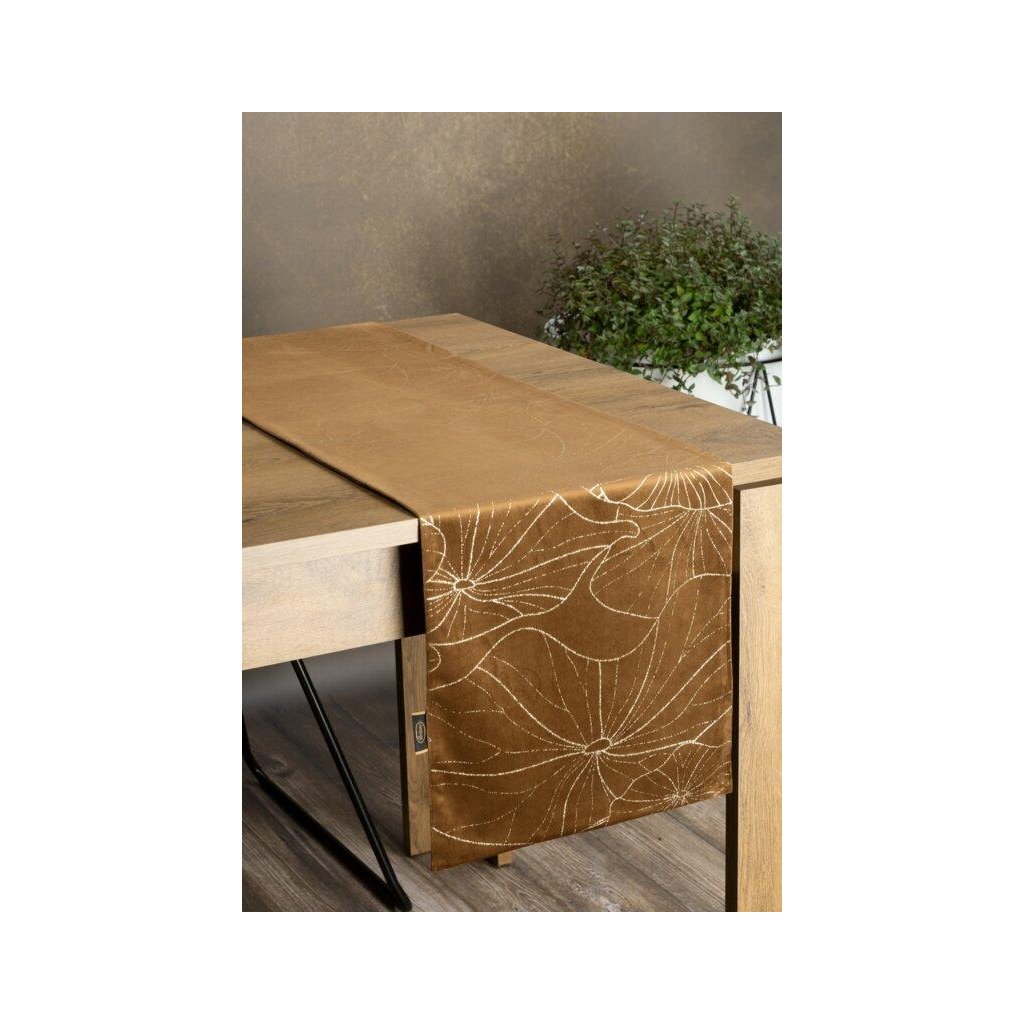 73257 hnedy zamatovy behun na stol blink18 s kvetinovym vzorom 35x180 cm