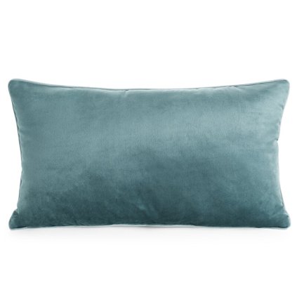 80226 modra zamatova obliecka na vankus s kontrastnym lemovanim gaja3 30x50 cm