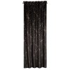 21642 4 cierny zatemnovaci zaves na paske victoria 3 s geometrickym motivom 140x270 cm