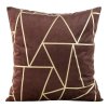 81030 bordova zamatova obliecka na vankus so zlatou geometrickou potlacou moly 45x45 cm
