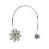 84678 magneticka spona na zavesy m116 kremova kvet 2ks bal