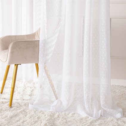 Biela záclona s bodkami z jemného polyesteru Aurora na páske 140×250 cm