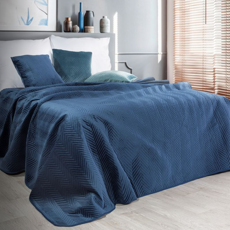 Modrý zamatový prehoz na posteľ SOFIA 220x240 cm