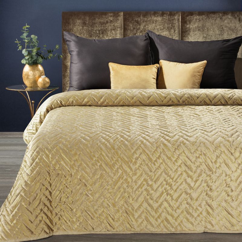 Eurofirany Béžovo zlatý prehoz na posteľ AGATA 170 x 210 cm