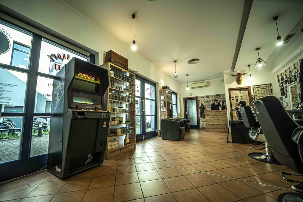 old-barber-shop-holicstvi-misto-pro-prave-muze