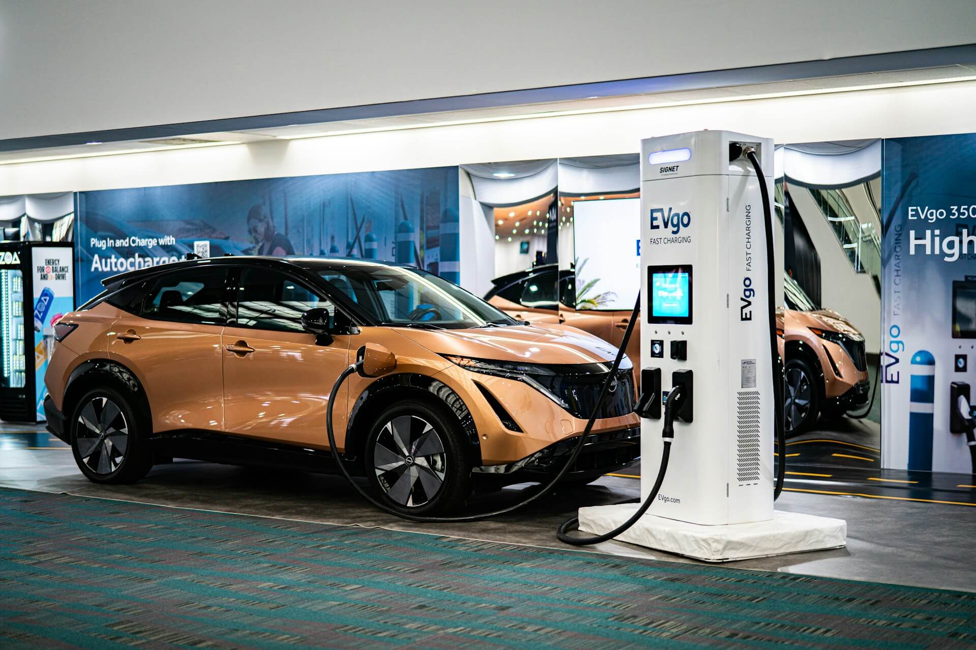 Dojazd, batéria, nabíjanie, údržba, dotácie, daňové úľavy či elektromobilita: Všetko, čo potrebujete vedieť o elektromobiloch na jednom mieste