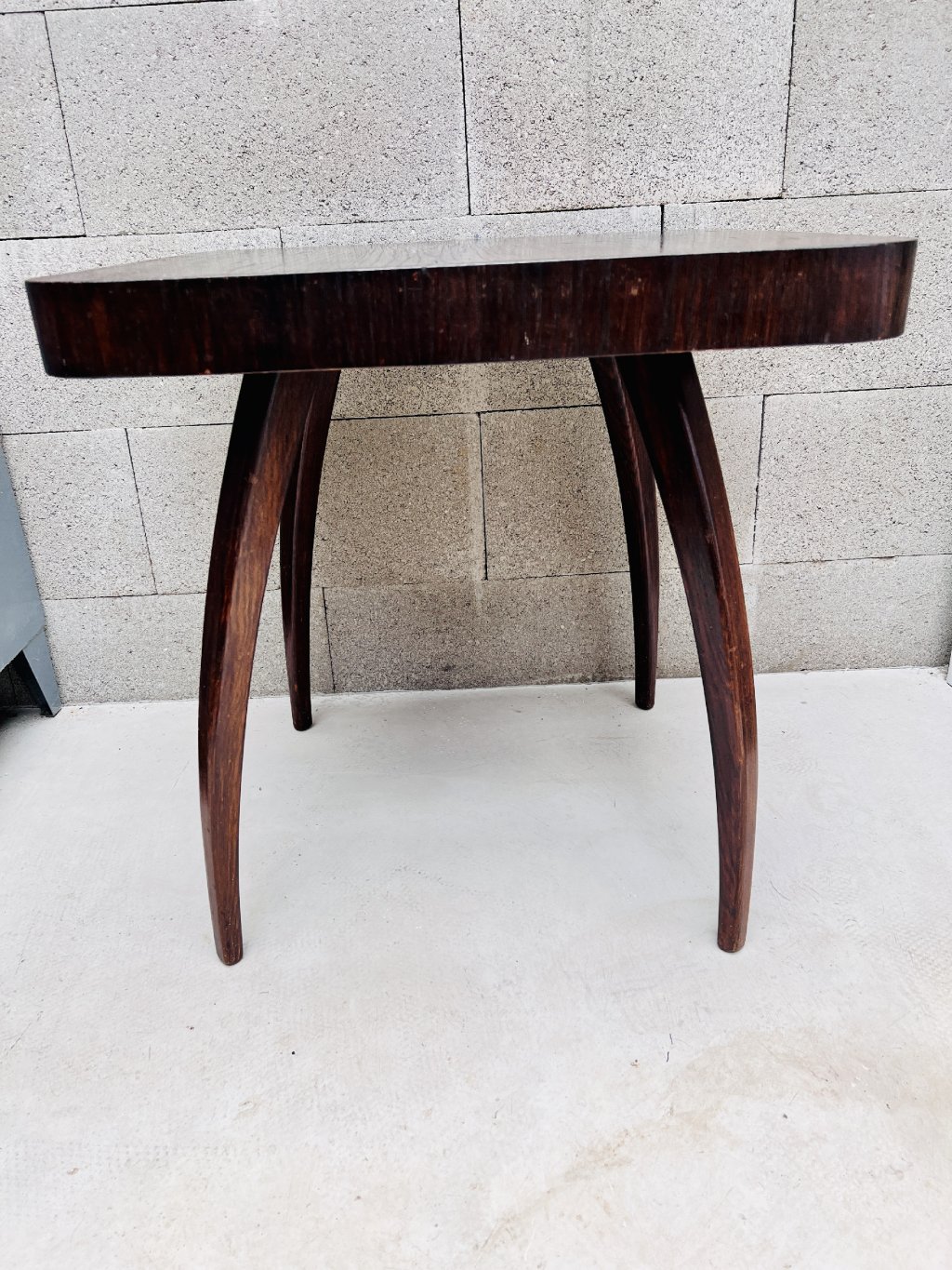 7556 stolek pavouk jindrich halabala tmavy orech