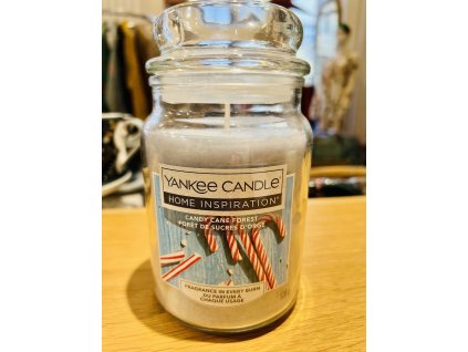 3952 svicka yankee candle 538g seda candy cane forest