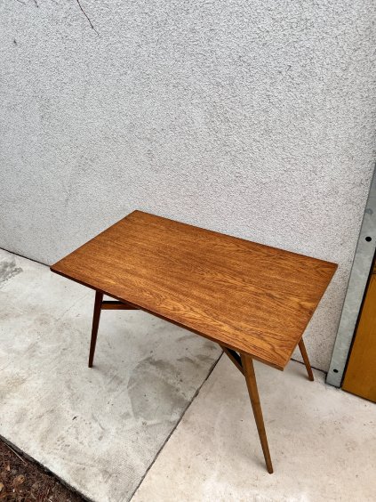 8419 konferencni stolek drevopodnik holesov 70 leta