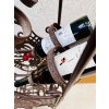 8221 1 kovovy stojan na vino samostatne stojici na 24 lahvi