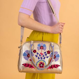 Objevte limitovanou kolekci tašek, kabelek a pouzder na notebook – hravé barvy, originální design, exkluzivně u...