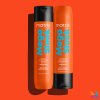 Matrix Vyhlazující šampon pro neposlušné vlasy Total Results Mega Sleek (Shampoo for Smoothness)