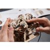 Ugears 3D dřevěné mechanické puzzle Motor V8