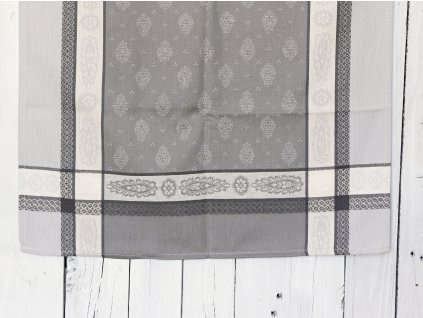 Behoun-na-stul-Vaucluse-perlova