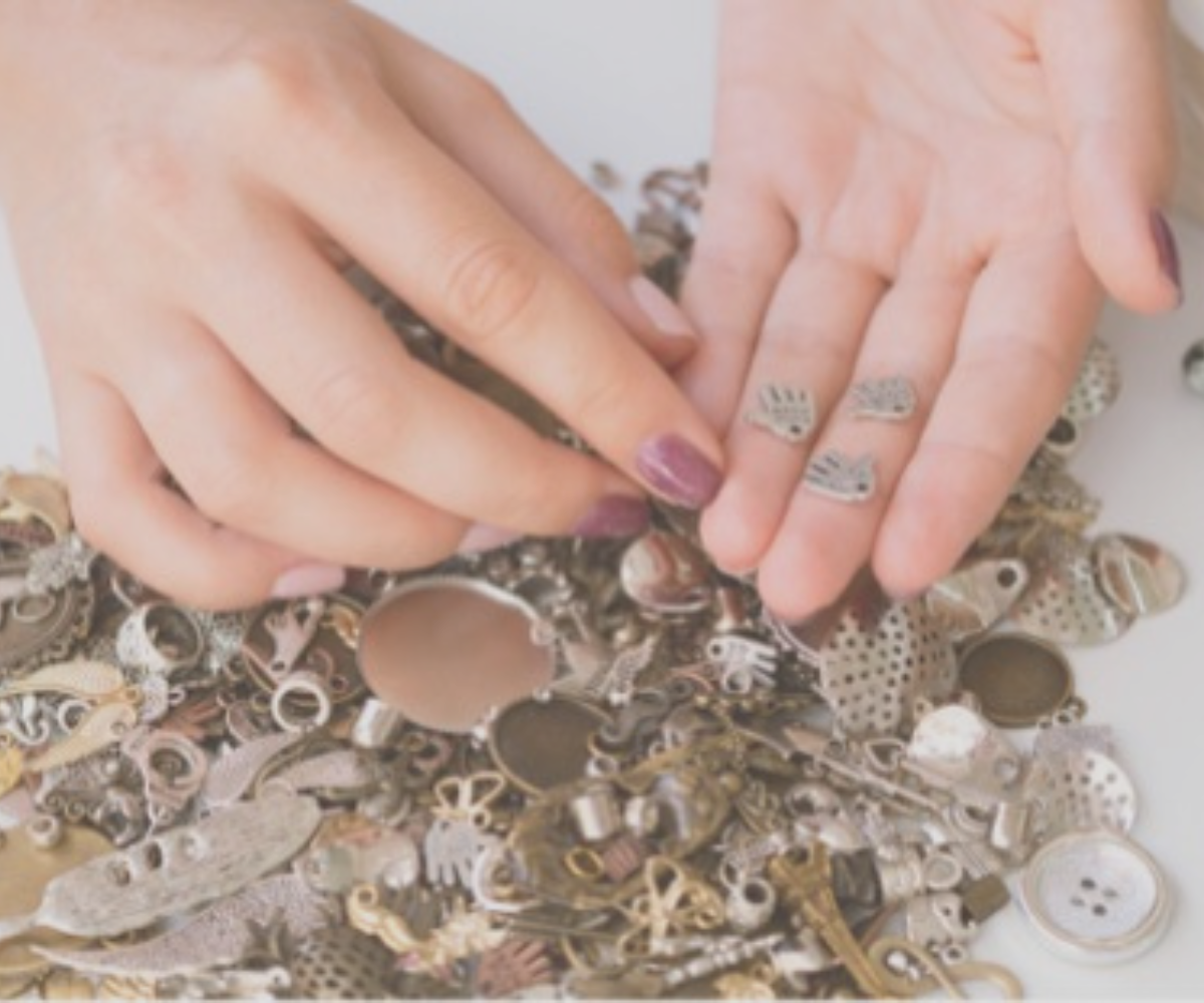 Recyklované kovy ve šperkařství: Udržitelný trend nebo budoucnost?