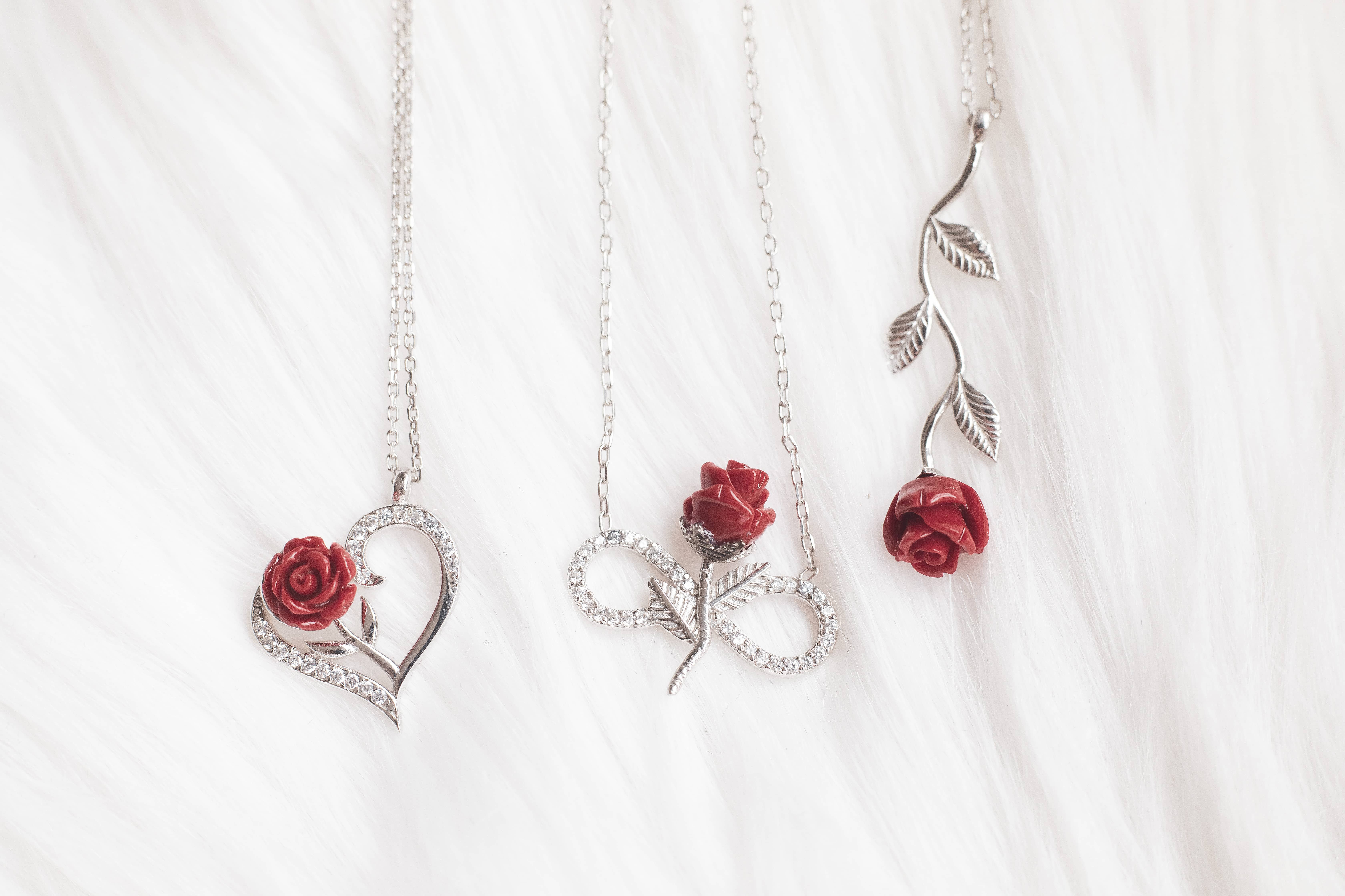 Šperky s růží z e-shopu OLIVIE.cz