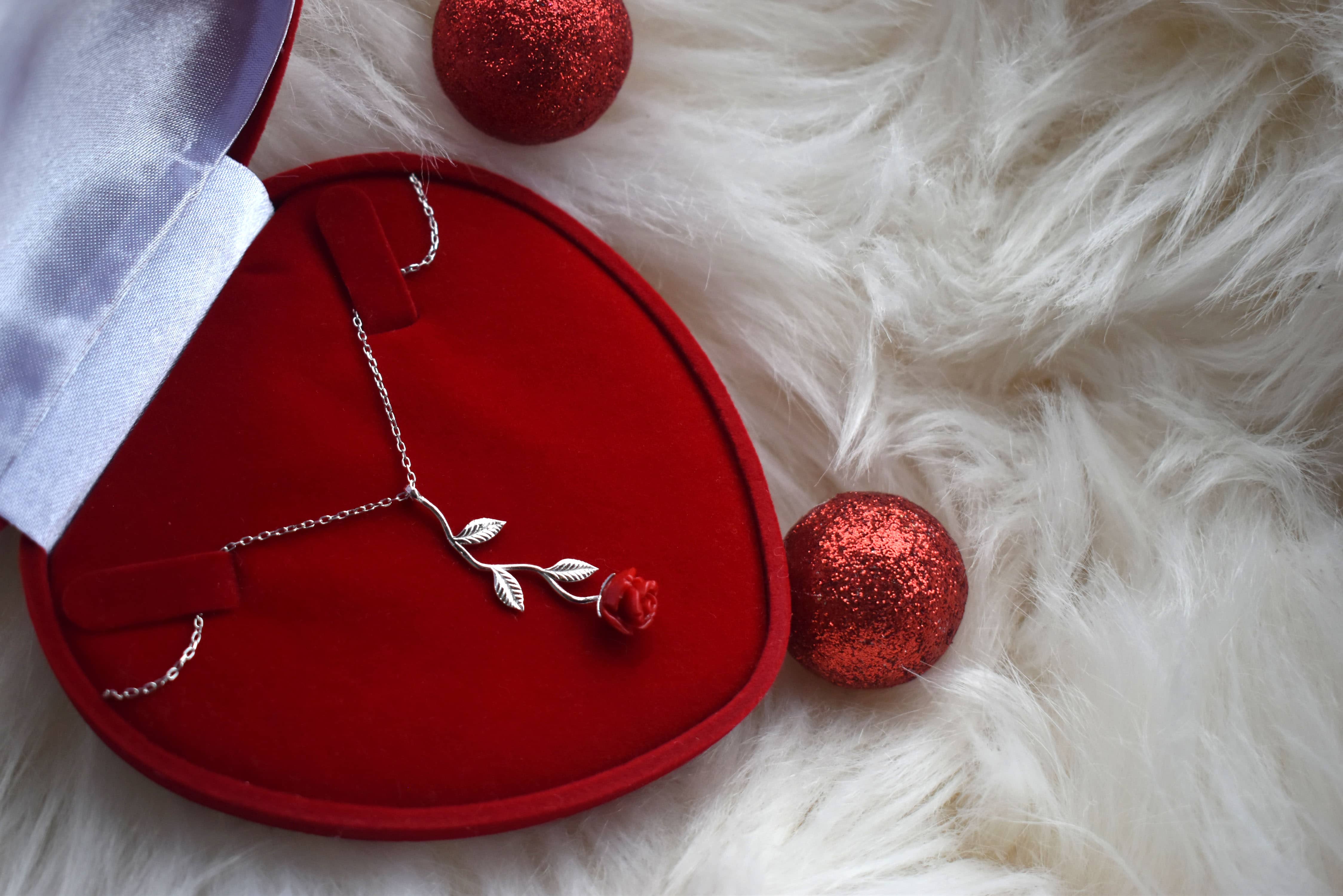 Stříbrný náhrdelník RŮŽE z e-shopu OLIVIE.cz