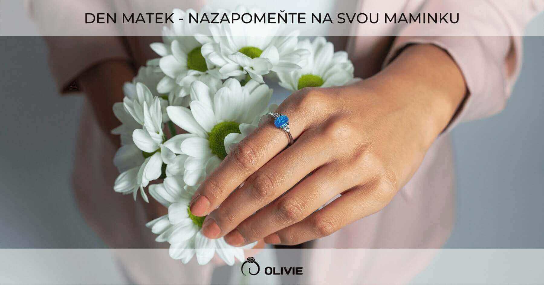 Stříbrný prsten s modrým opálem OLIViE.cz