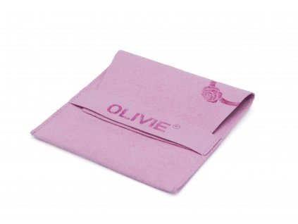 Růžový pytlík z mikrovlákna je určený pro snadné uložení a ochranu šperků před poškrábáním. Stříbrnictví OLIVIE.
