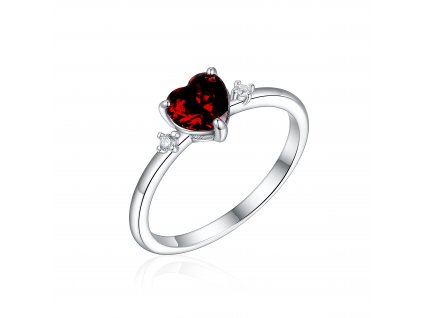 Romantický stříbrný prstýnek s červeným srdíčkem ze stříbrnictví OLIVIE. Nejkrásnější dárek z lásky k Valentýnu, výročí nebo narozeninám.