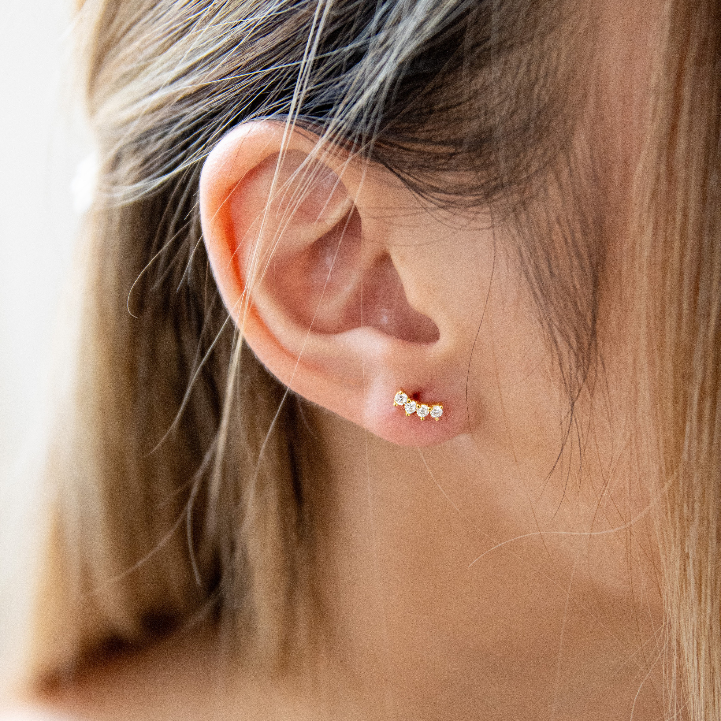 OLIVIE Stříbrné náušnice PŮLMĚSÍC GOLD 8830 Ag 925; ≤0,8 g.