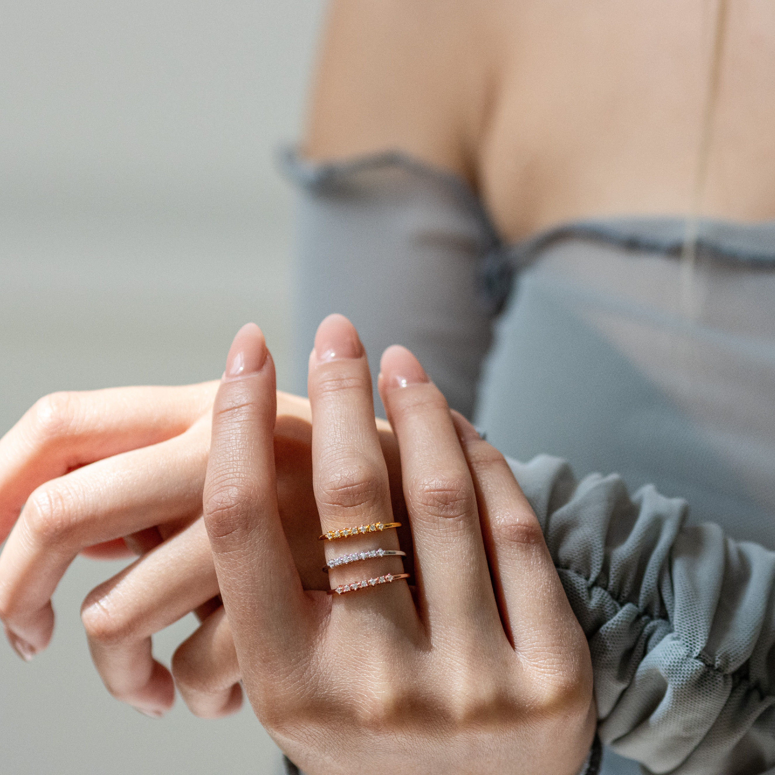 OLIVIE Stříbrný něžný prstýnek GOLD 8857 Velikost prstenů: 6 (EU: 51-53) Ag 925; ≤0,8 g.