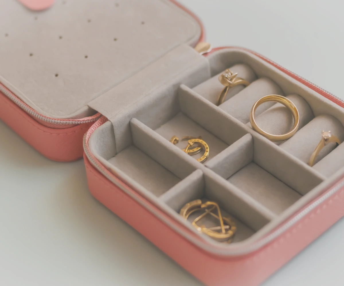 Jak správně uchovávat šperky: Udržte je krásné a lesklé na dlouhá léta